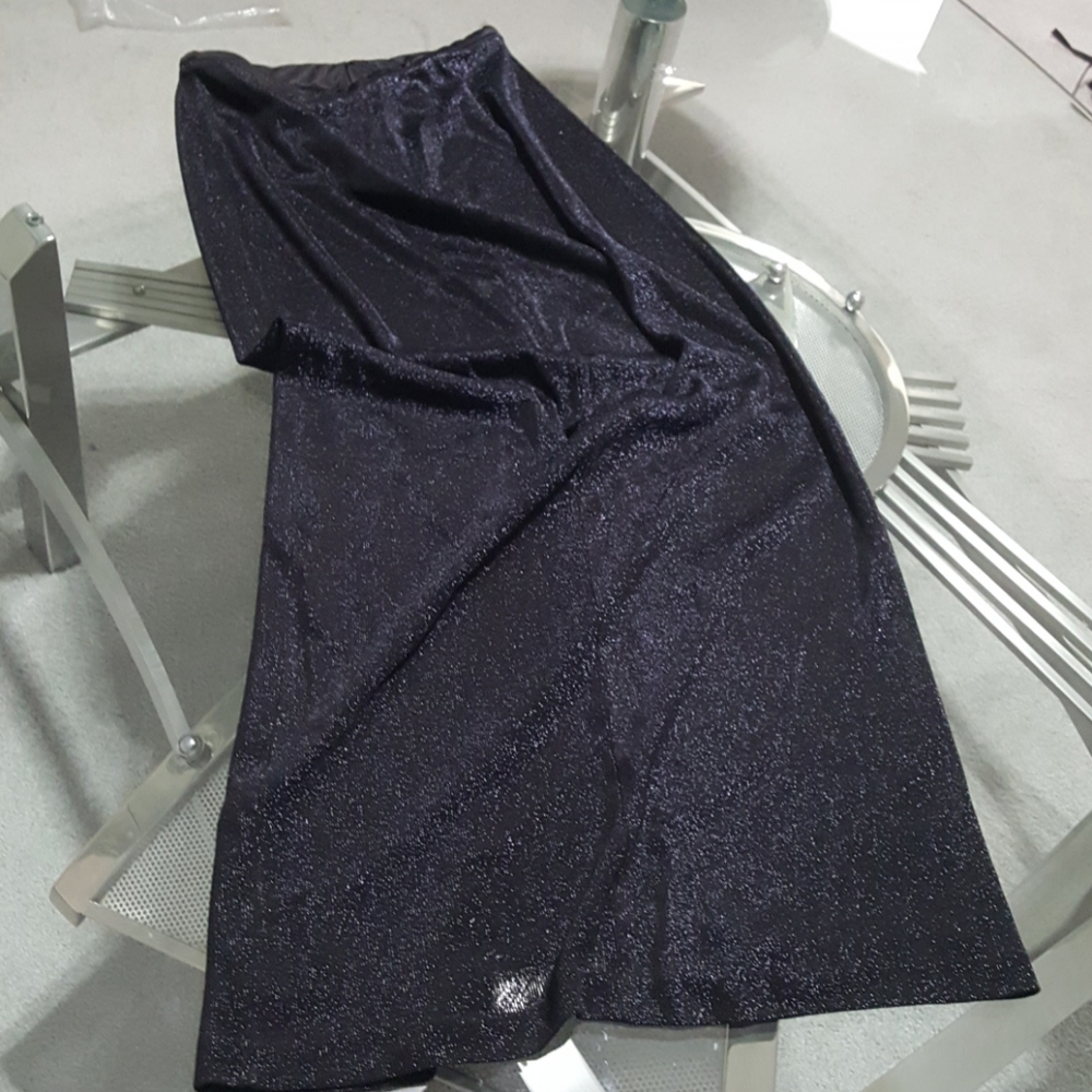 Cache. Maxi skirt. Back slit. 12